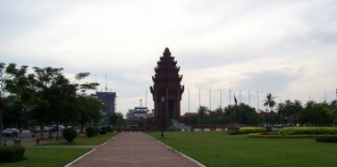 【柬埔寨】張憲洪副總經(jīng)理率隊(duì)赴柬埔寨匯報(bào)考察